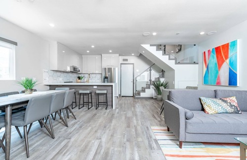 West Newport Condo | Luxury 8BR Retreat with AC | Modern Upgrades | 2 Oversized Rooftop Decks!