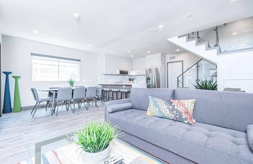 West Newport Condo | Luxury 8BR Retreat with AC | Modern Upgrades | 2 Oversized Rooftop Decks!