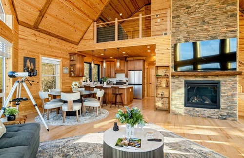 Milam Cabin | Luxury A Frame 5BR Hot Tub & Mountain Views