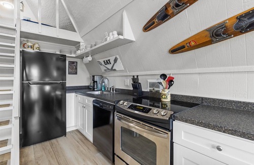 Lampe Cabin | Luxury A Frame at Table Rock Lake! Sleeps 8!