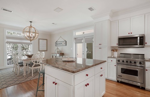 Seaside House | Luxury Accommodations in the Heart of Seaside, FL + 2 Adult Bikes!