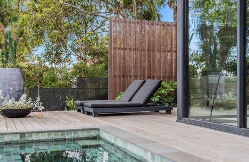 Mount Eliza House | Luxury accommodation, stroll to beach, private yard overlooking bushland