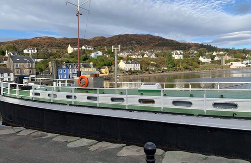 Tarbert Boat Rental | Luxury accommodation on the Quayside in centre of Tarbert