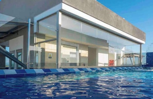 Crespo Apartment | Luxury Airport Condo 7 BD 5 BA w/Rooftop Pool