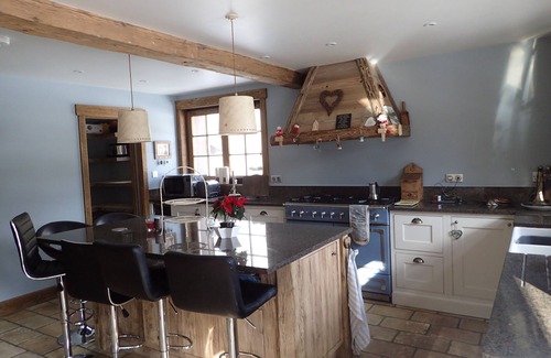Morillon Ski Chalet | Luxury alpine chalet with Jacuzzi. Next to Morillon's Lac Bleu & beach
