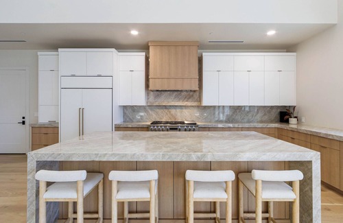 Parkcrest House | ✨ Luxury Amenities | Pool, Theater & Mountain Views ✨