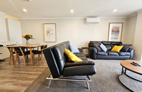 Newtown Apartment | Luxury and Bliss - Newtown Central, City Fringe!