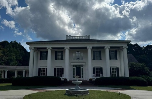 Blands House | Luxury and Comfort at Realty Rhythm’s Exclusive 14-Bedroom Estate in Durham, NC