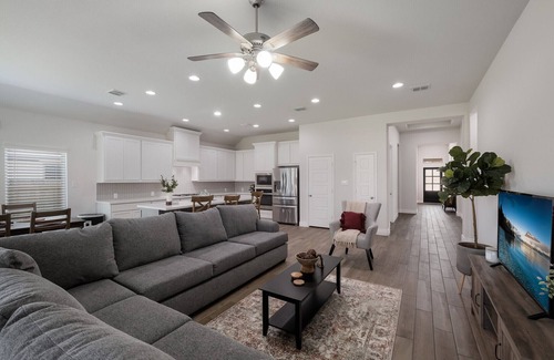 San Antonio House | Luxury and Comfort. House with big covered patio.