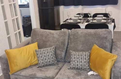 Island Gardens Apartment | Luxury and Cozy 1 Bed Apartment