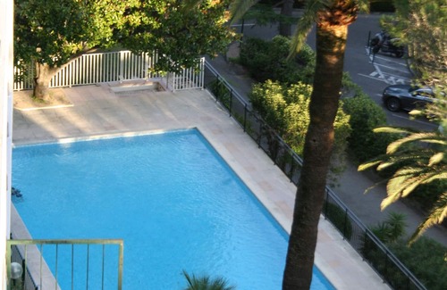 La Croix des Gardes Apartment | Luxury and luxury, modern apartment with magical sea view