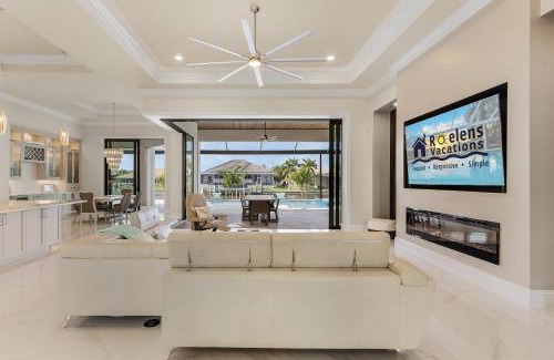 Pelican House | Luxury and Opulence - Gulf Access, Heated Pool & Spa, Custom Outdoor Kitchen - Villa Sunseeker