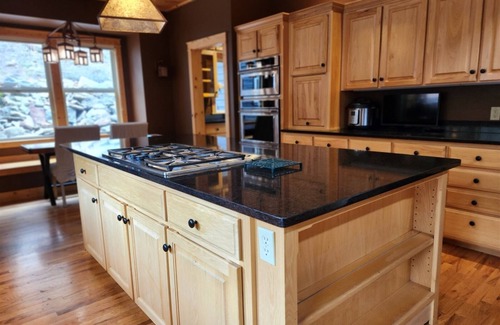 Estes Park House | Luxury and Privacy- Hot tub!