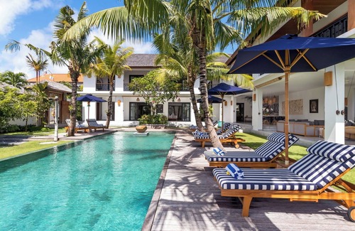 Batu Bolong Villa | Luxury and TOP Location in Canggu!