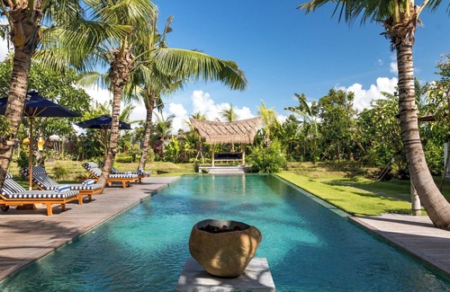 Batu Bolong Villa | Luxury and TOP Location in Canggu!
