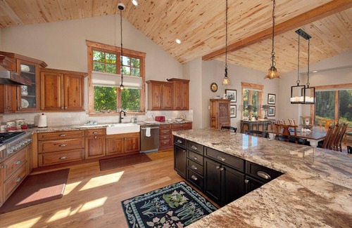 Angler Mountain Ranch House | Luxury Angler Mountain Lodge with Stunning Mountain Views