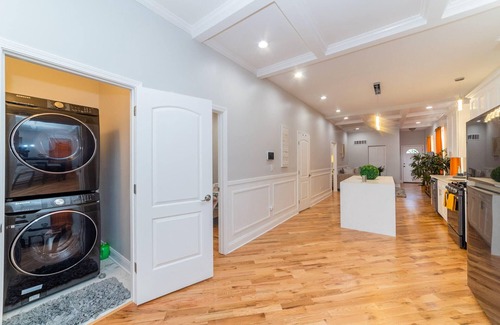 Grand Boulevard Apartment | Luxury Apartment in Bronzeville, Just Minutes from Downtown - RSV Now!