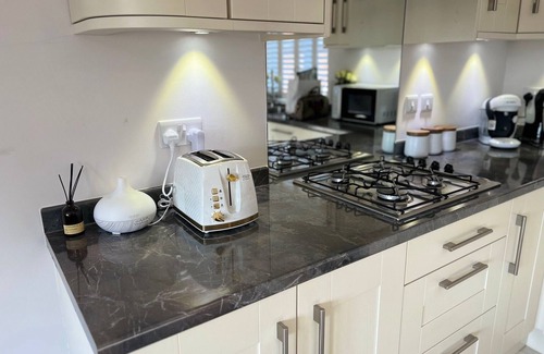 Lichfield House | Luxury apartment in central Lichfield. Free parking. Sleeps from 1 to 6 people