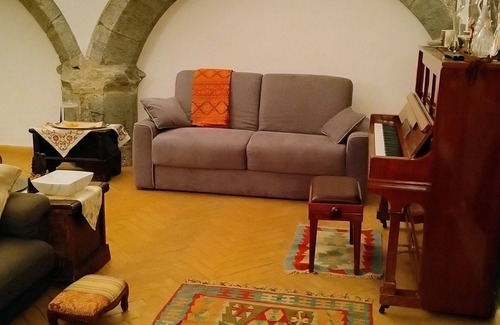 Naples City Centre Apartment | Luxury Apartment in historical 15th century building