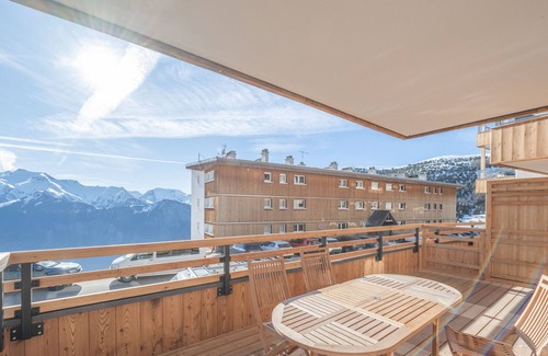 Viel-Alpe Apartment | Luxury Apartment in Huez: South-Facing Terrace, Ski-In Access, Parking, Sleeps 4