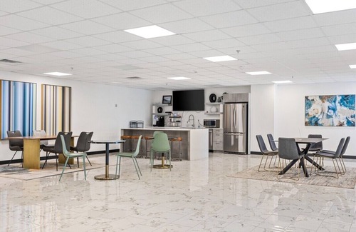 Cedars Apartment | Luxury Apartment in the City! 1 King /1Queen /2 Bath