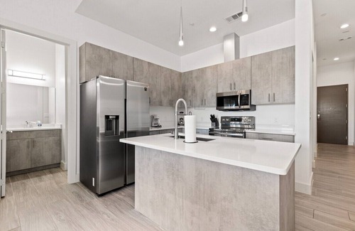 Cedars Apartment | Luxury Apartment in the City! 1 King /1Queen /2 Bath