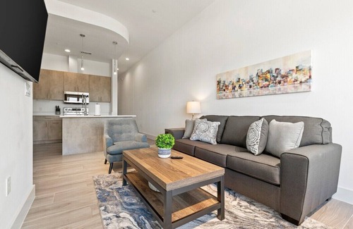 Cedars Apartment | Luxury Apartment in the City! 1 King /1Queen /2 Bath