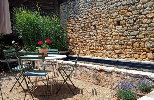 Daglan Apartment | Luxury Apartment 'Just For Two' In Authentic Hilltop French Village near Domme