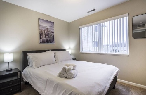 Bryant Pattengill West Apartment | Luxury Apartment minutes away from UofM's main campus!