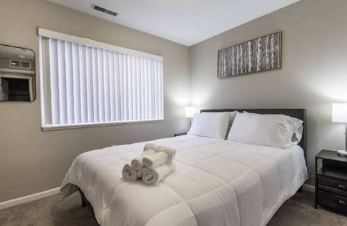 Bryant Pattengill West Apartment | Luxury Apartment minutes away from UofM's main campus!