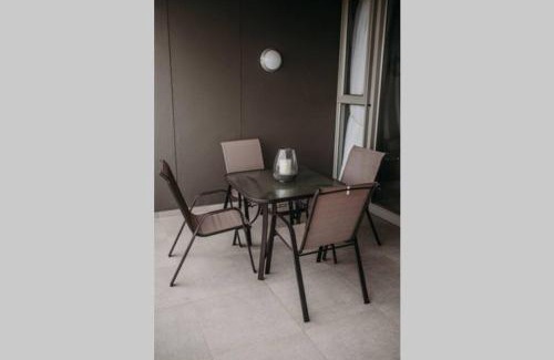 Hillhead Apartment | Luxury Apartment near the Airport with Sea View