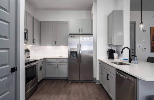 Crestline Heights Apartment | Luxury Apartment: Pool, Near Grandview Medical