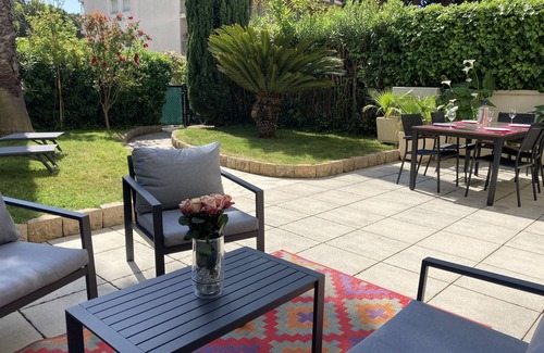 Cannes Apartment | Luxury apartment rental, with large terrace & garden, direct access to the pool