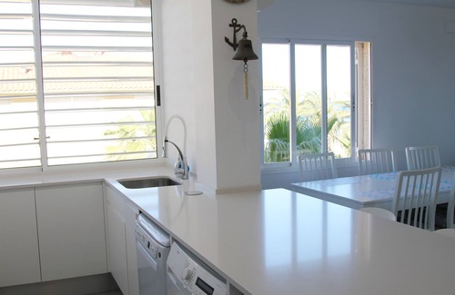 El Vendrell Apartment | Luxury apartment "Sirena Azul" in first sea line and pool