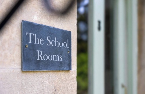 Box Apartment | Luxury apartment sleeps 10 near Bath.Parking, Wifi, Ensuites, Dishwasher, hen dos welcome