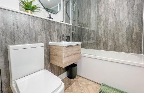Waterloo Apartment | Luxury Apartment - Sleeps 5 - Rose Platinum Properties