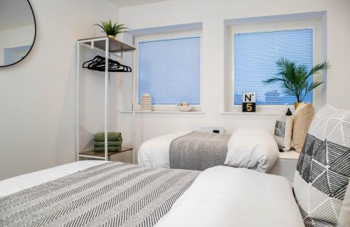 Waterloo Apartment | Luxury Apartment - Sleeps 5 - Rose Platinum Properties