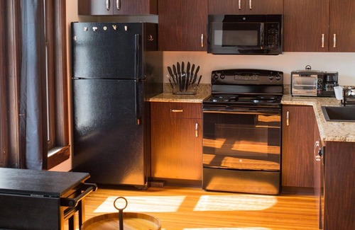 Downtown Apartment | Luxury Apartment w/KING Bed on Market Street in the Heart of Historic Frederick