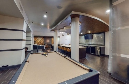 Kessler Apartment | Luxury Apartment w/ refreshing pool - 15 min from downtown Dallas!