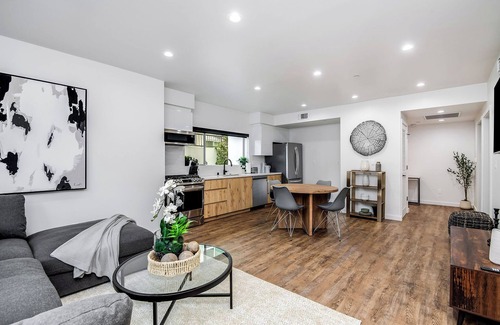 Beverly Grove Apartment | Luxury apartment w/Private Backyard, near The Grove, Beverly Center!