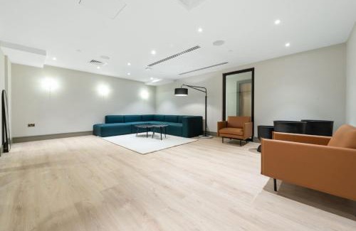 Coombe Hill Apartment | Luxury Apartment - West Wimbledon with Cinema & Game Room, Gym, Parking