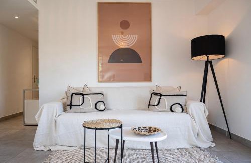 Saint-Tropez City Centre Apartment | Luxury apartment with parking swimming pool & gym - 4pers