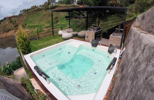 El Penol Apartment | Luxury apartment with access to the private reserve