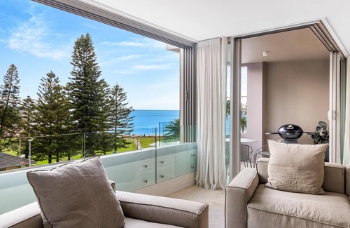 Bronte Apartment | Luxury Apartment with Bronte Beach Views