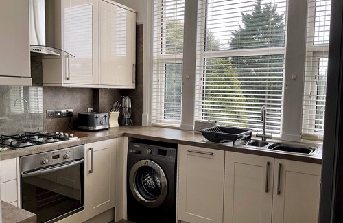 Torquay Apartment | Luxury apartment with parking, close to the sea and all facilities