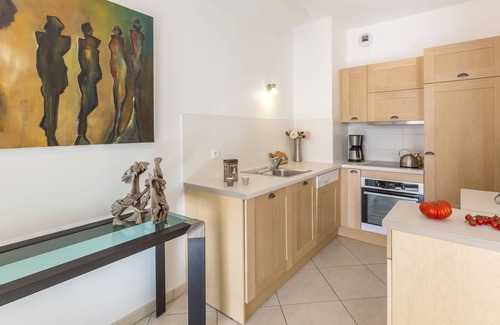 Biot Apartment | Luxury apartment with sea view in the medieval village of Biot 3 km from the sea
