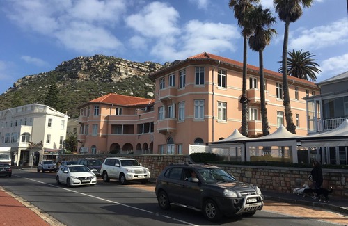 Kalk Bay Apartment | Luxury apartment with exquisite harbour views