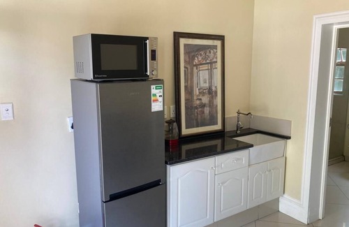 Groenkloof Apartment | Luxury Apartments In Secured Boomed area - Waterkloof. 900m from Brooklyn Mall!