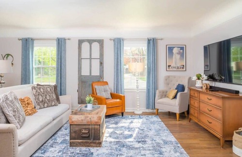Appleton House | Luxury Appleton Home: 4 Bedrooms, BBQ & Free Parking