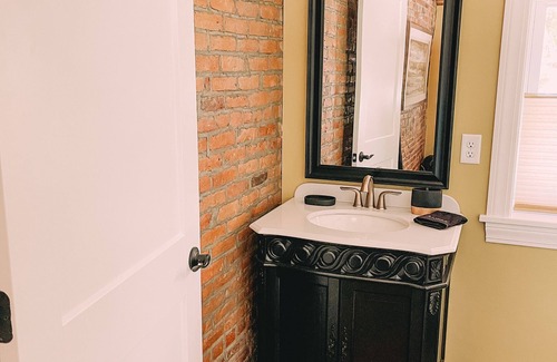 Saratoga Springs Apartment | Luxury Apt, 5 Mins From Track/Skidmore/Downtown